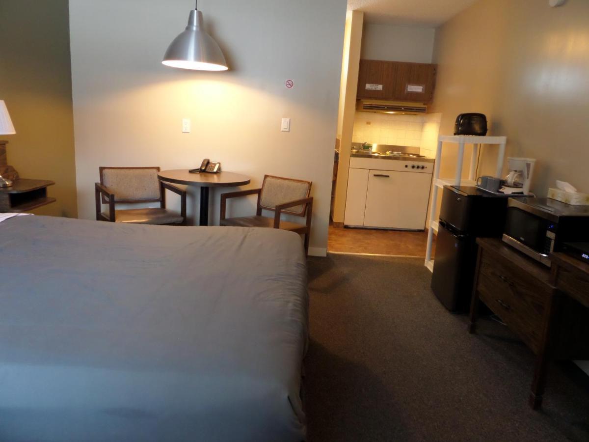 Ray Lyn Motel Trail Dış mekan fotoğraf