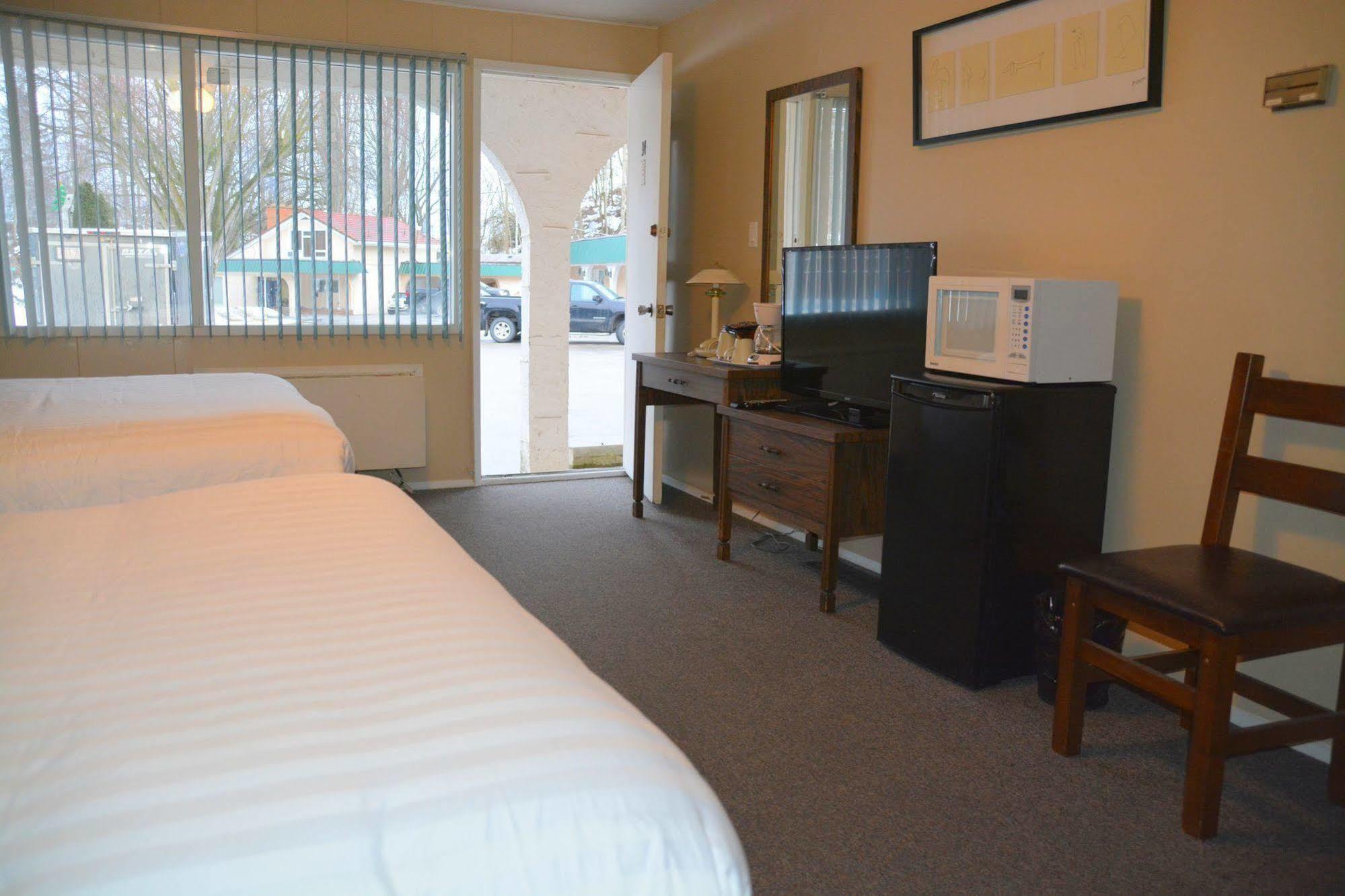 Ray Lyn Motel Trail Dış mekan fotoğraf